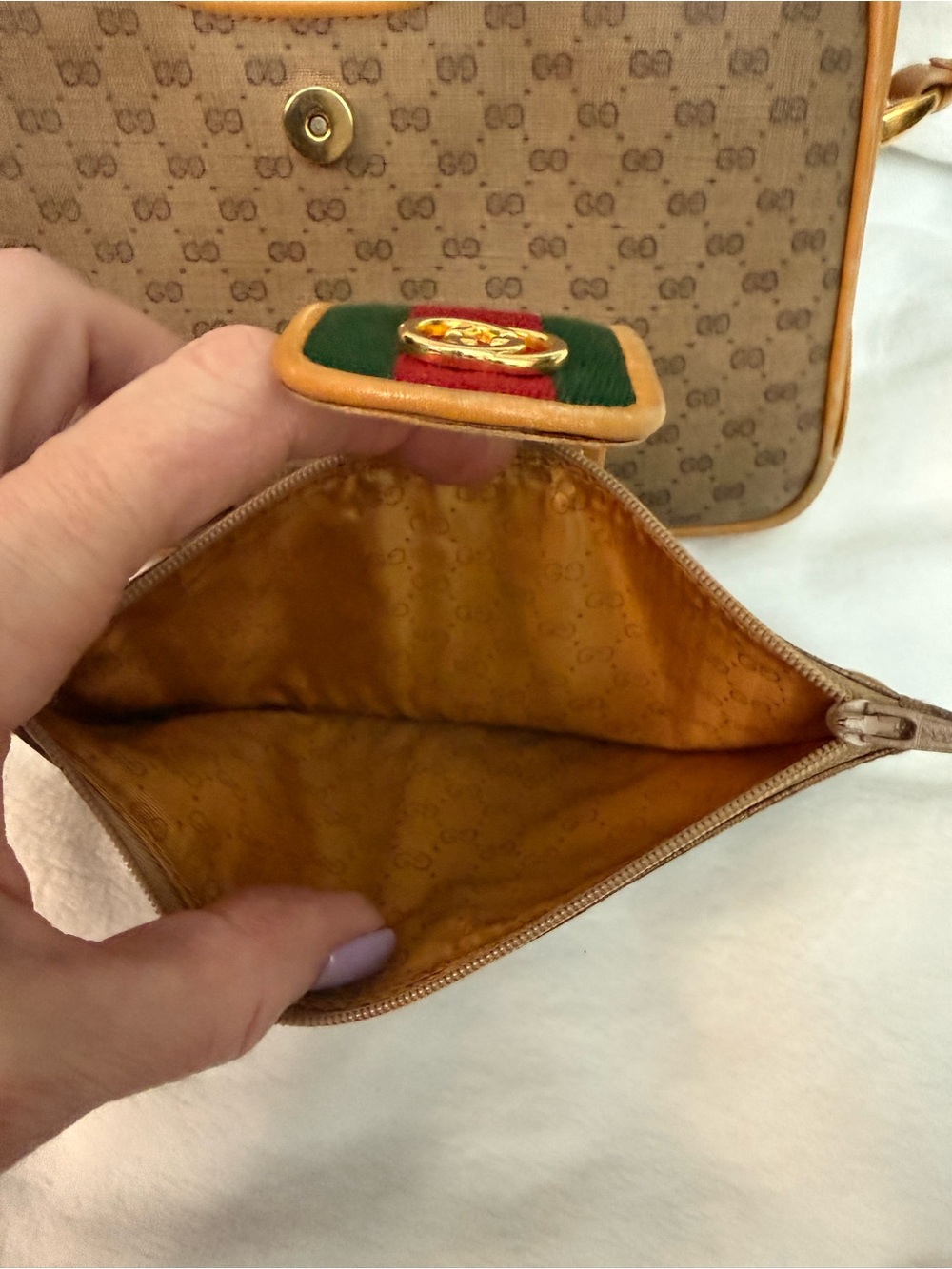 Gucci Brown GG Canvas Crossbody with Red and Green Web - Picture 4 of 14
